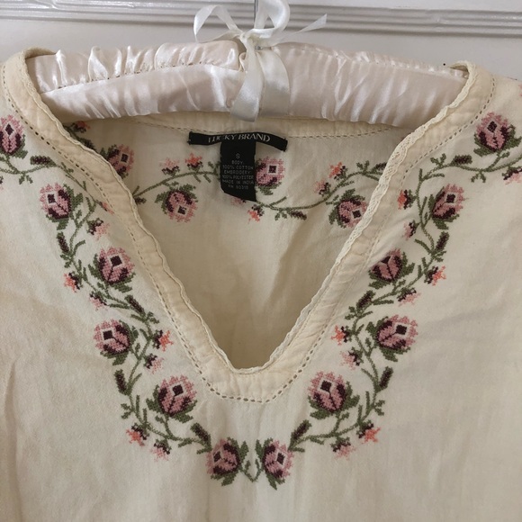 Rose Embroidered Blouse ASO Bella Swan🌹 - Picture 3 of 5